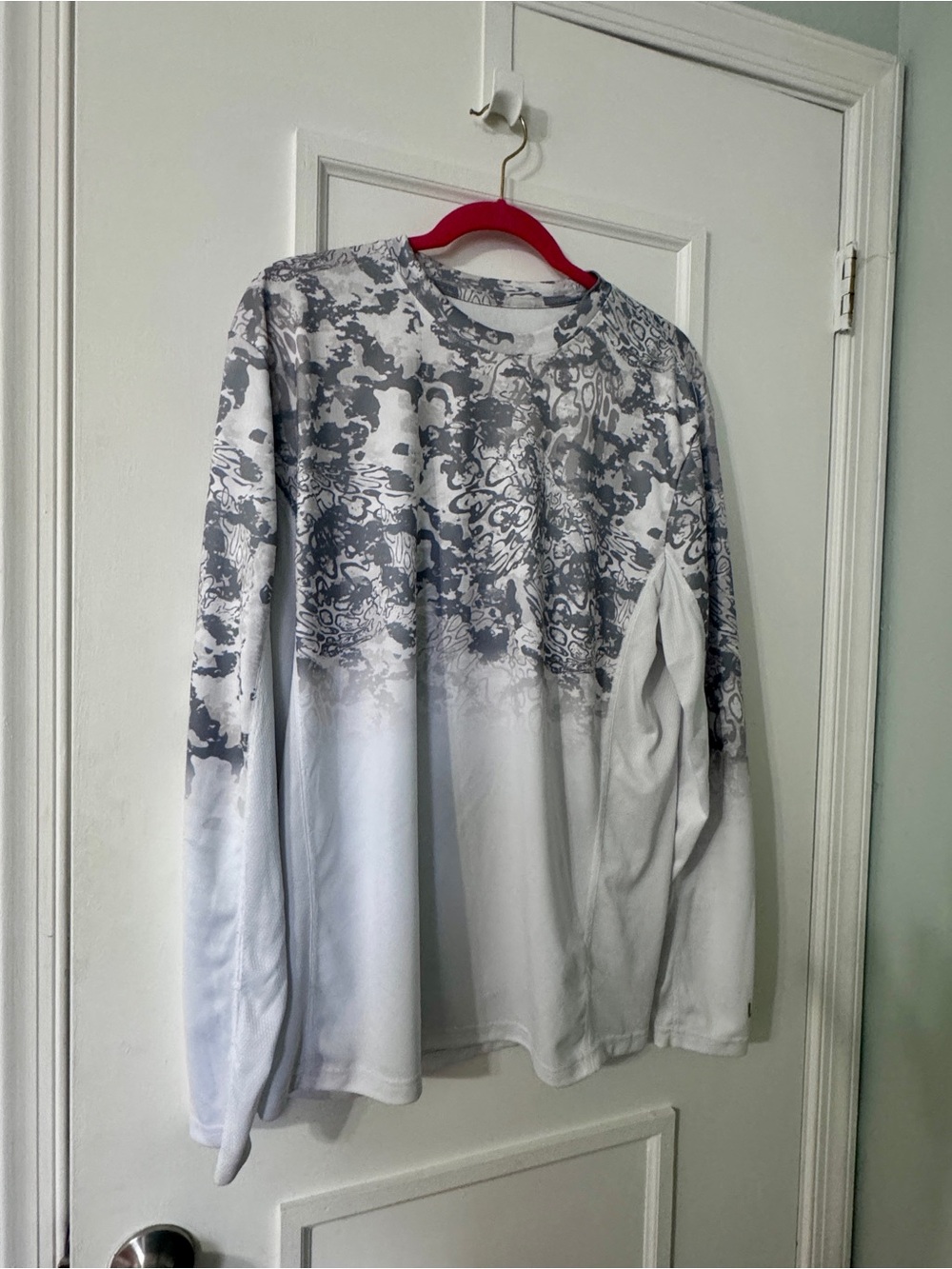 Huk White & Gray Long-Sleeve Graphic Crewneck Shirt